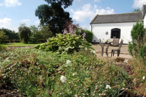 WestLaigh Central Scotland with outdoor BBQ Hut, pets welcome